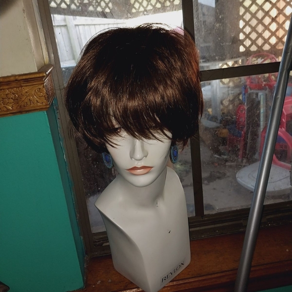 Golden Brown Short Wig - Picture 12 of 15